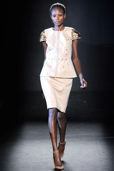 Look 10
